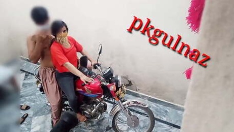 Desi stepister ki bike par chudai