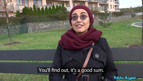 Non Professional Afghan Damsel Agrees To Suck Dick In Forest